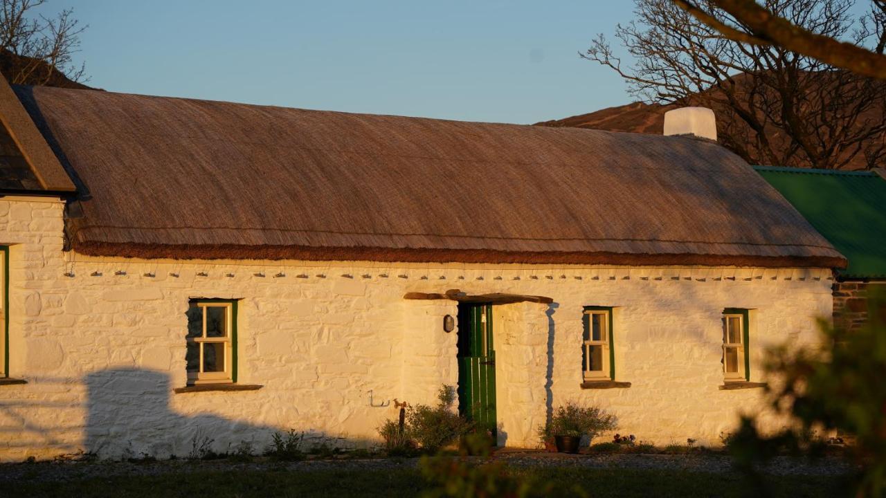 Secluded Thatched Cottage, Near Beaches & Hill Walking Rashenny Exterior photo